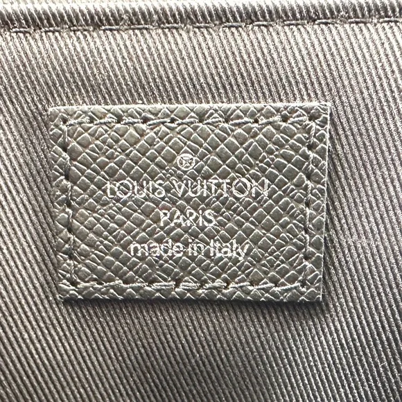 Louis Vuitton District PM Black Taiga Messenger Crossbody Shoulder Bag Dust Bag - Picture 13 of 16